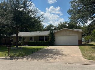 1128 Park Center St, Benbrook, TX 76126