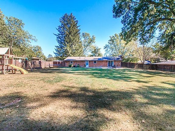 4th image of 3950 Beechwood Dr