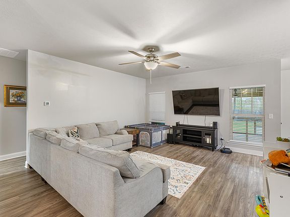 4th image of 634 Brewer Dr
