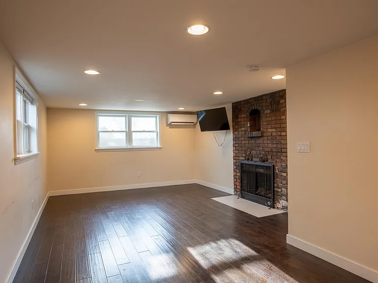 1300 W Franklin St #50 — Photo 7