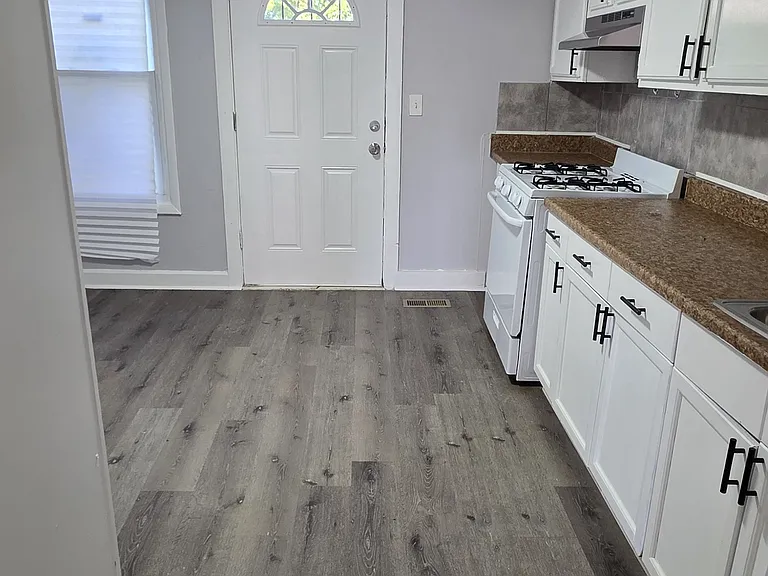 102 S Janney St — Photo 5