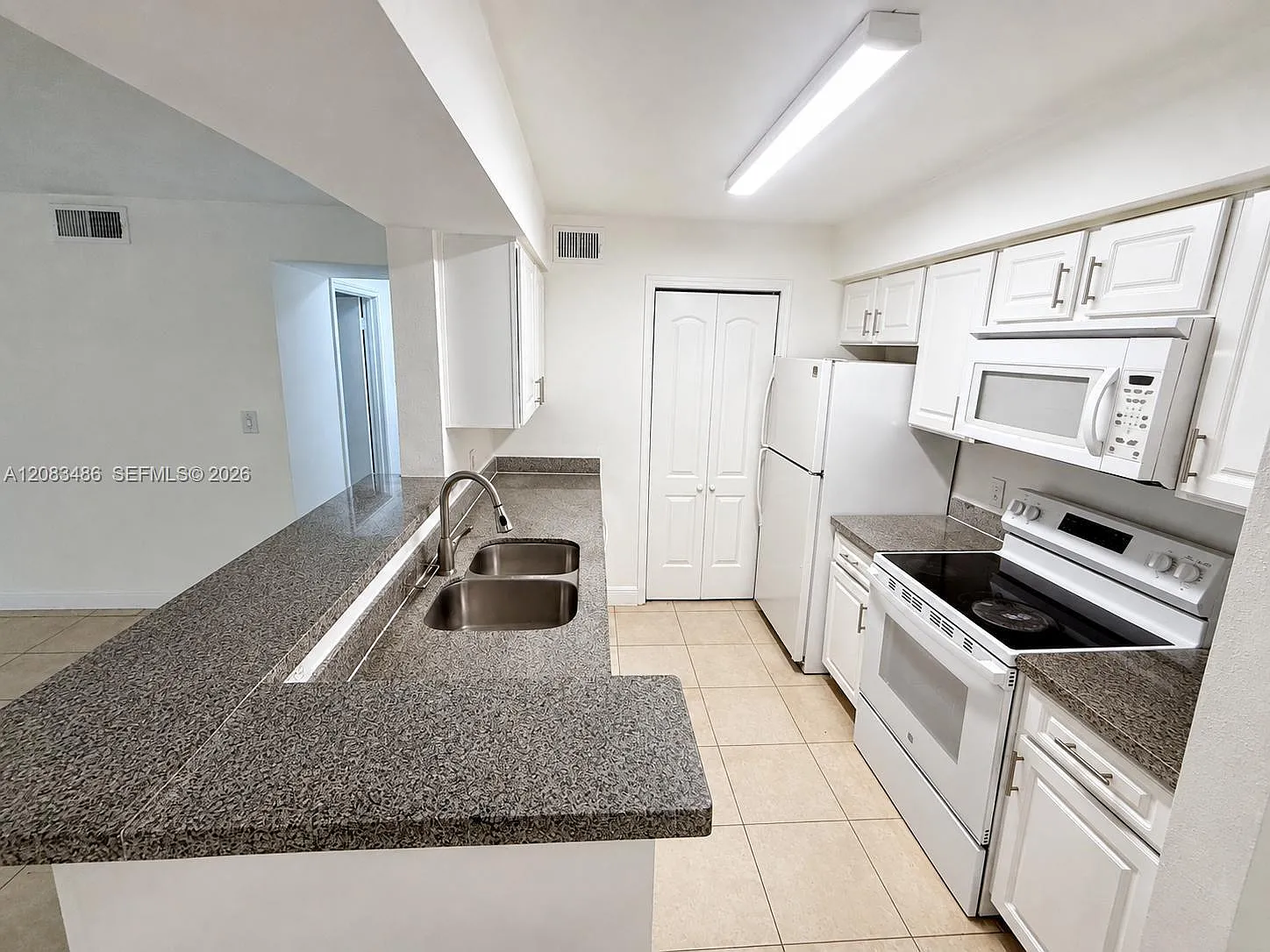 Sailboat Pointe Condo — Photo 4