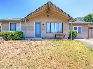 1038 NE Primrose Pl, Grants Pass, OR 97526