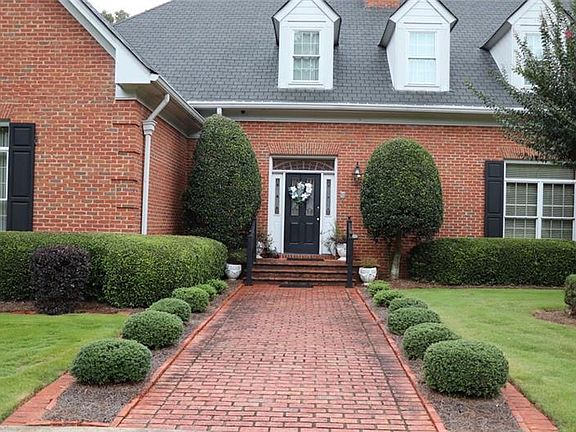 3rd image of 2905 Rosehill Dr