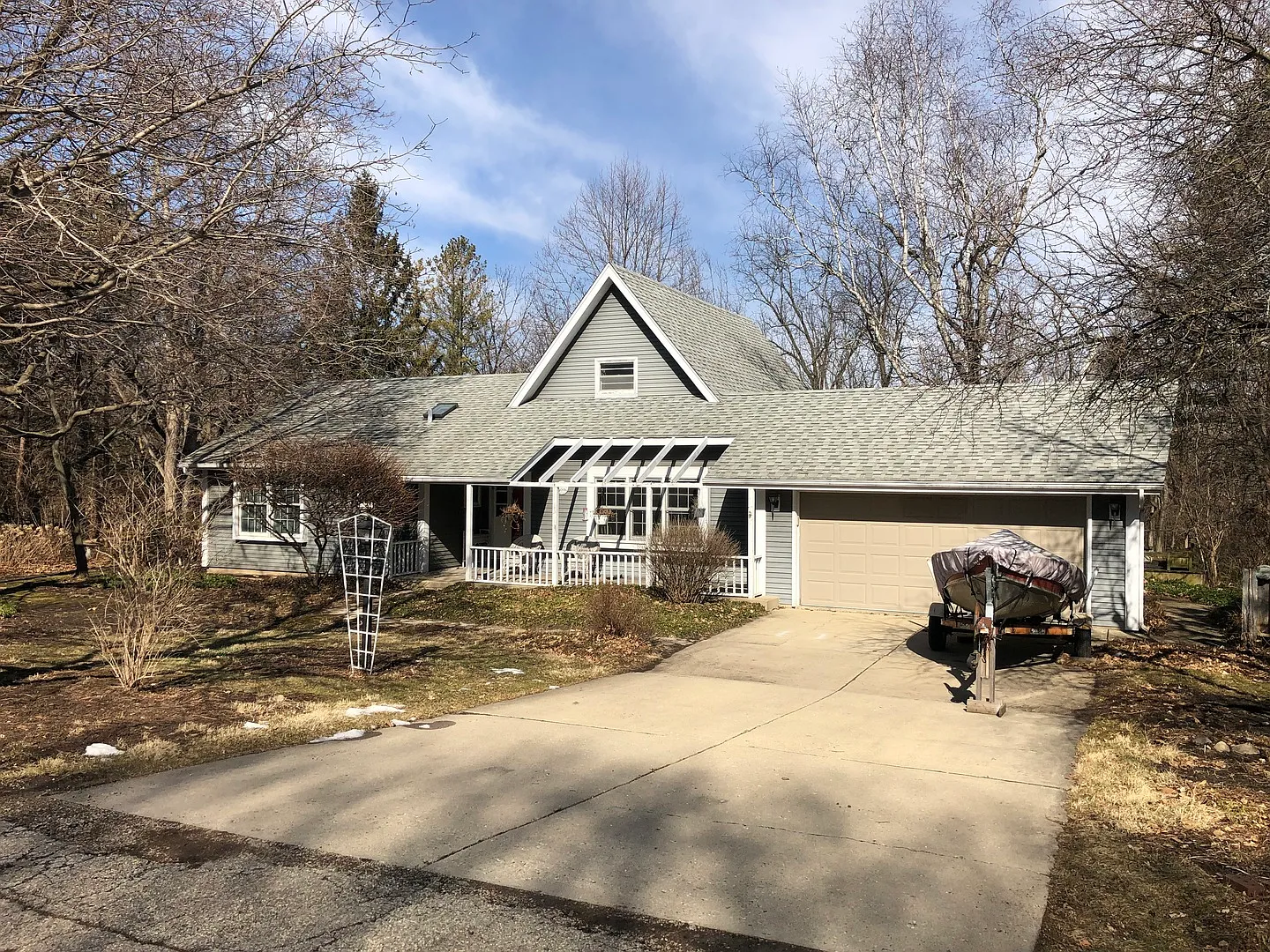 38W432 Heatherfield Dr photo 1