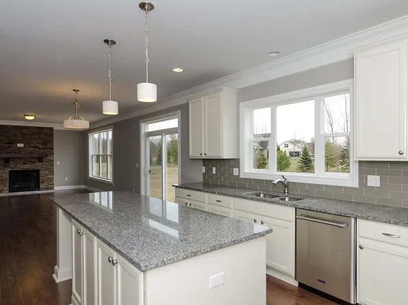 5548 Seney Cir N, Whitmore Lake, MI 48189