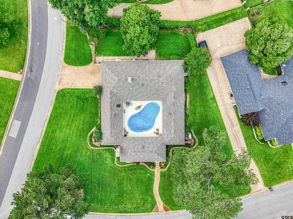 7000 Hollytree Cir, Tyler, TX 75703