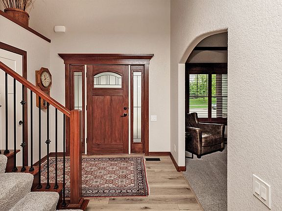 4th image of 420 NE Mission Ct