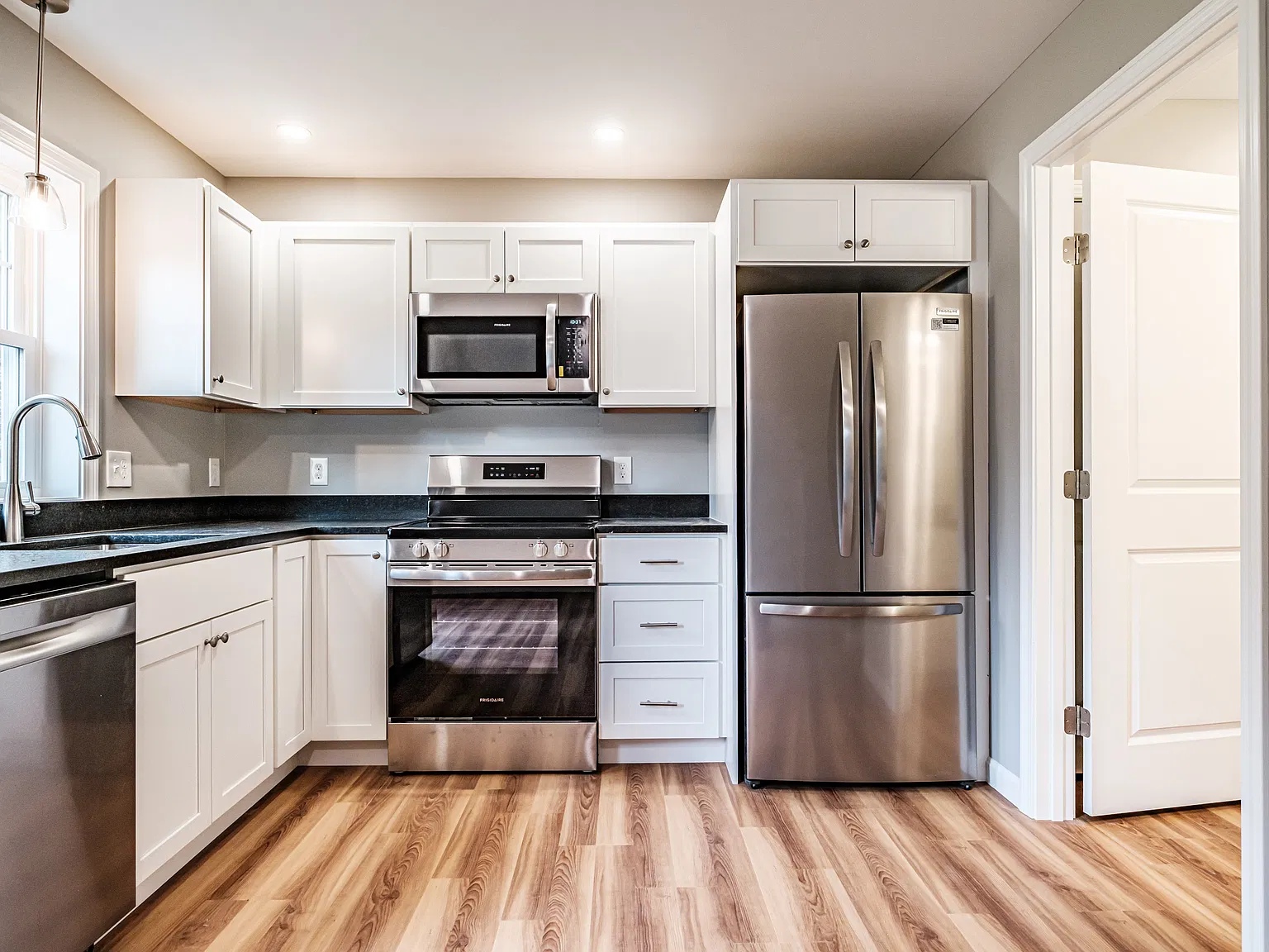 2 bed, 1.5 bath, 1020 sqft, $1,995 — Photo 4