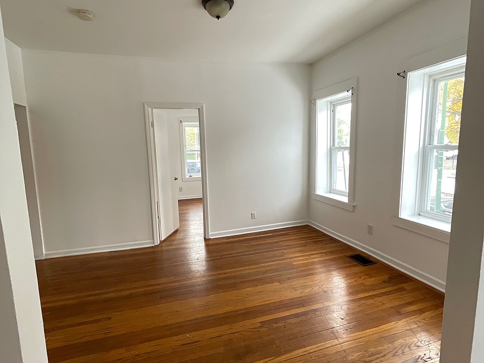 Dining w/o Furniture