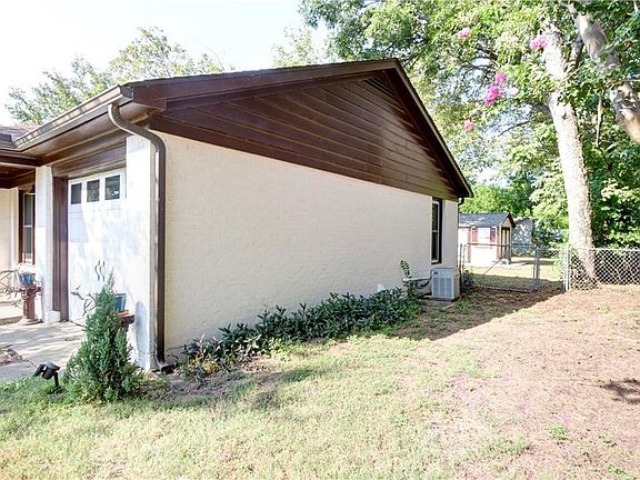 2nd image of 805 Lynda Dr