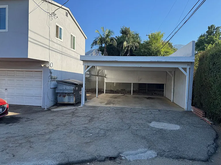130 N Ivy Ave — Photo 3