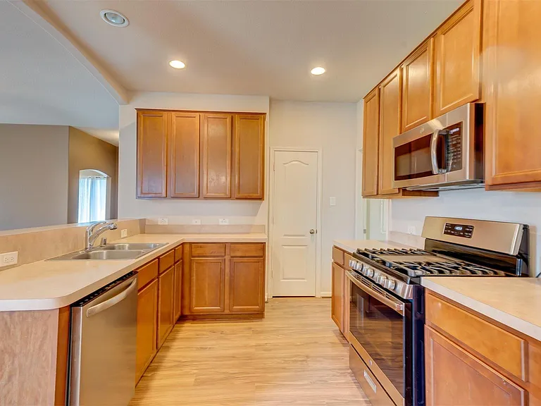 2831 Lockeridge Bend Dr — Photo 5