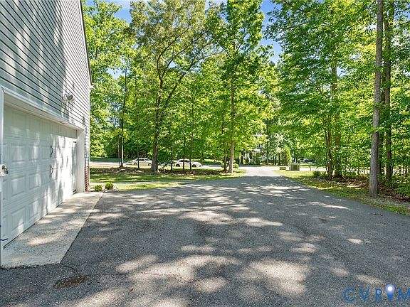 3rd image of 17400 Round Rock Ct