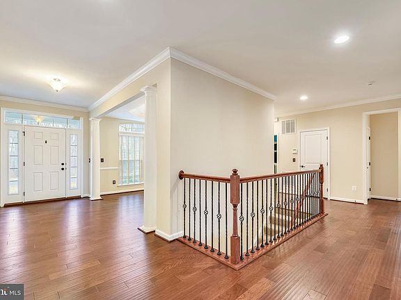 2nd image of 5035 Parkside Ct