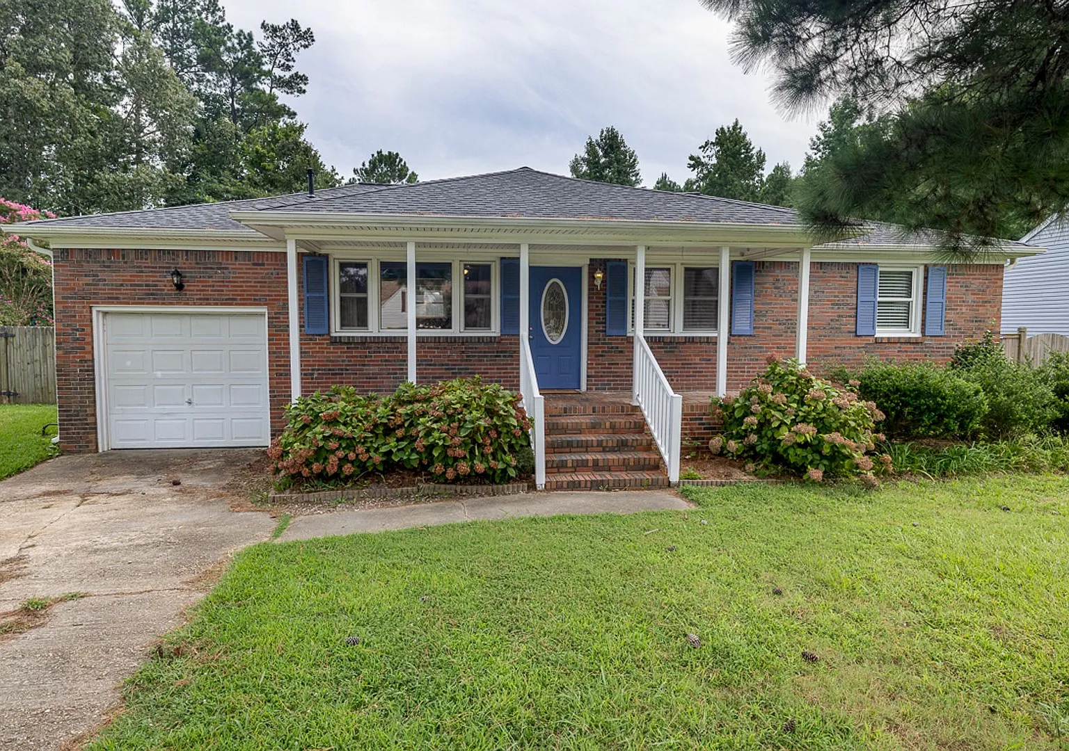 Beautifully maintained 4 bedroom, 2 bath ranch style home in Great Bridge, Chesapeake! — Photo 1
