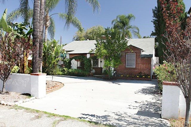 Wonderful Curb Appeal!