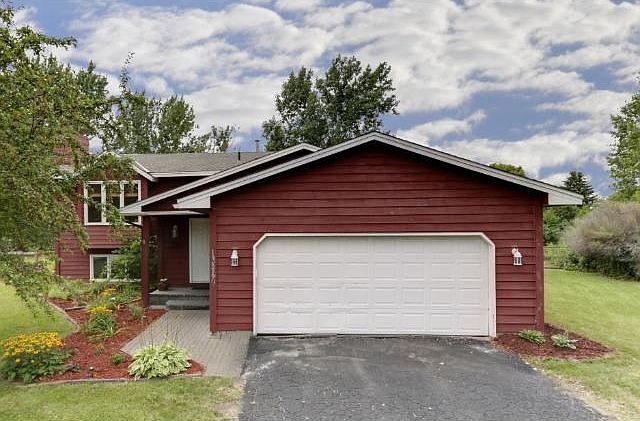 GREAT SPLIT ENTRY WITH SPACIOUS DESIGN-VAULTED CEILINGS AND HARDWOOD FLOORS