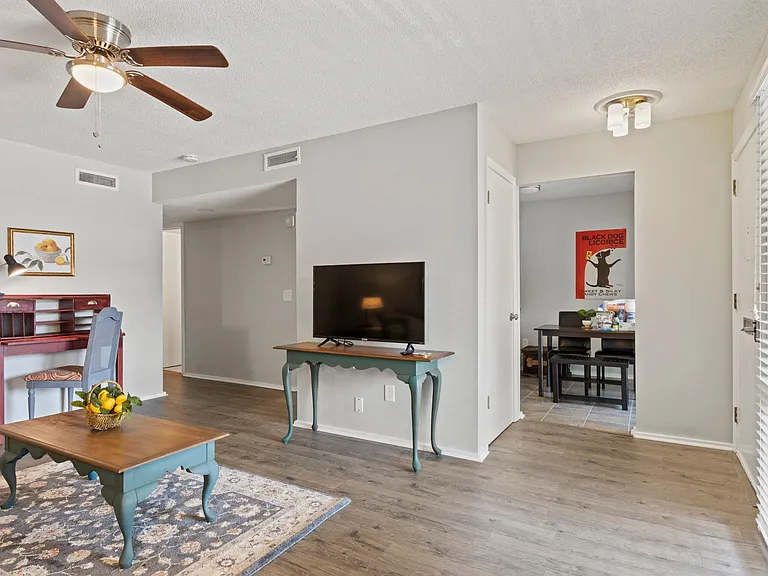 311 W Earle St #34B — Photo 12