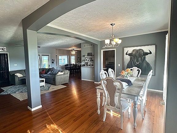 4th image of 1901 Owens Dr