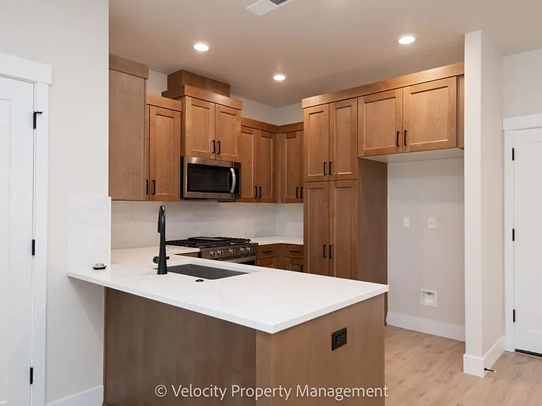 3032 NE Terreo Pl — Photo 5