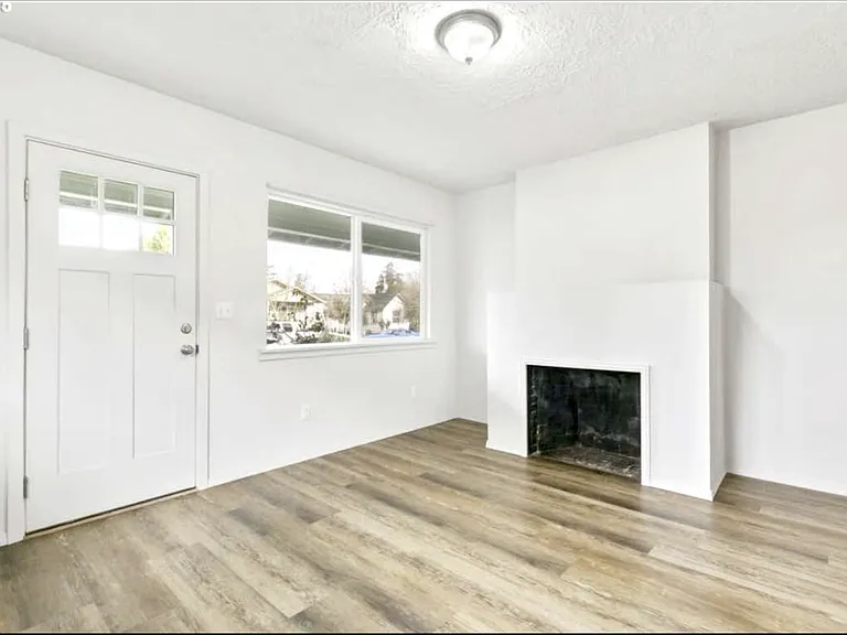 306 18th Ave — Photo 5