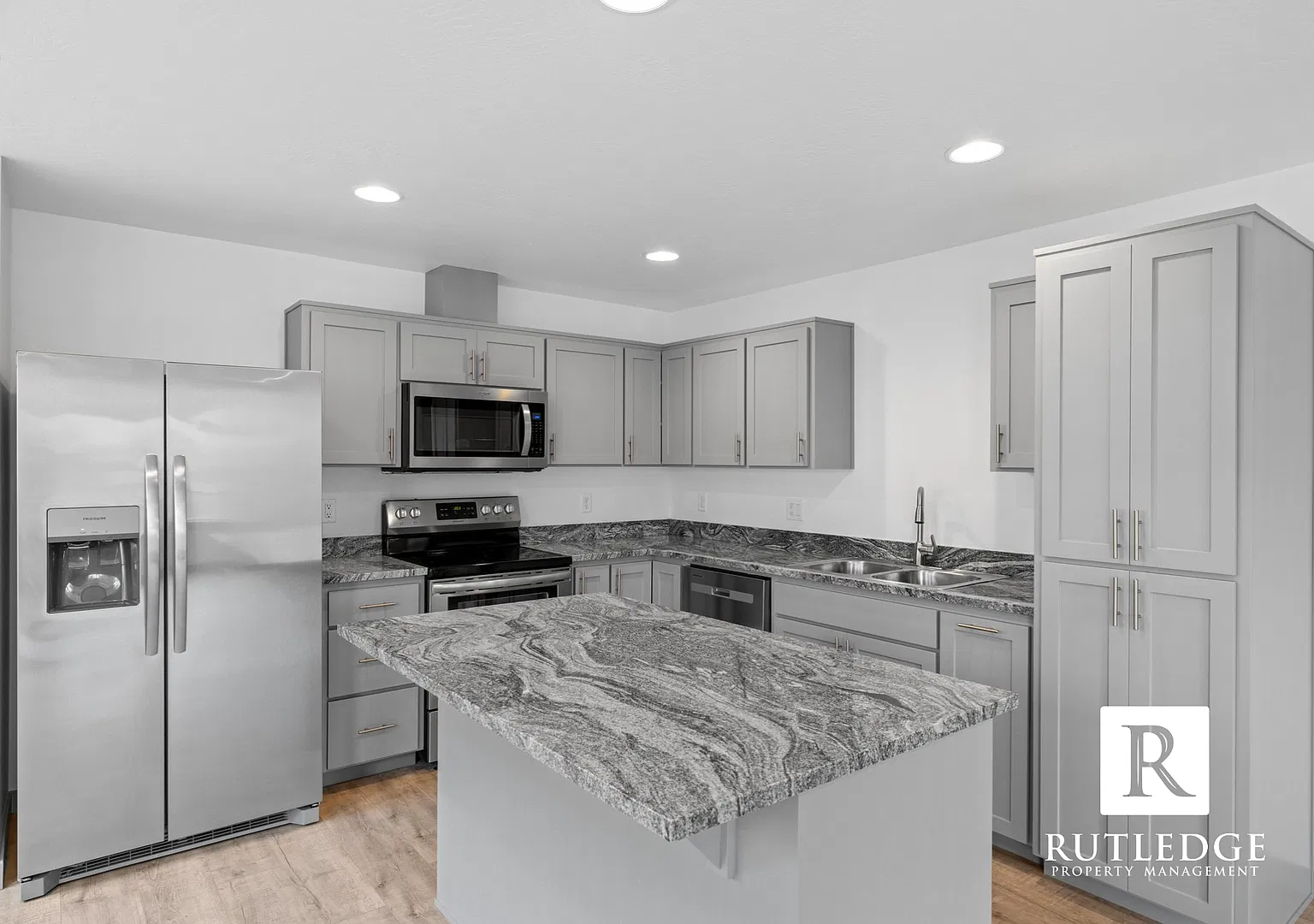 3 Bed/2.5 Bath Townhome in Medford — Photo 3
