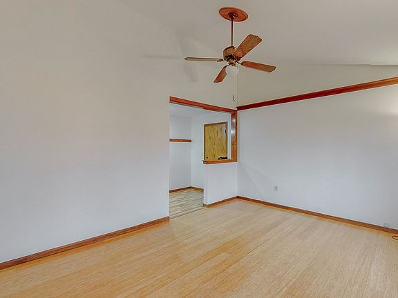 5th image of 331 Fairfax Ave