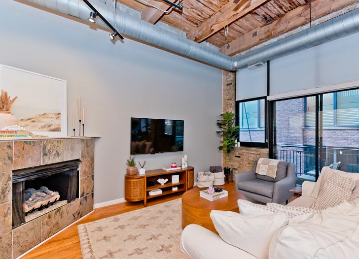 215 N Aberdeen St #403B — Photo 2