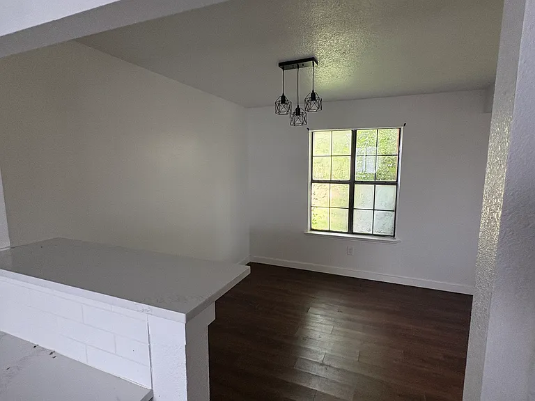 1618 Windmill Ln — Photo 5