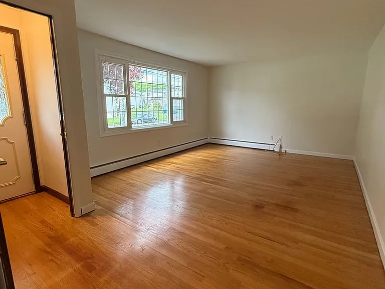 27 Janet Dr — Photo 6