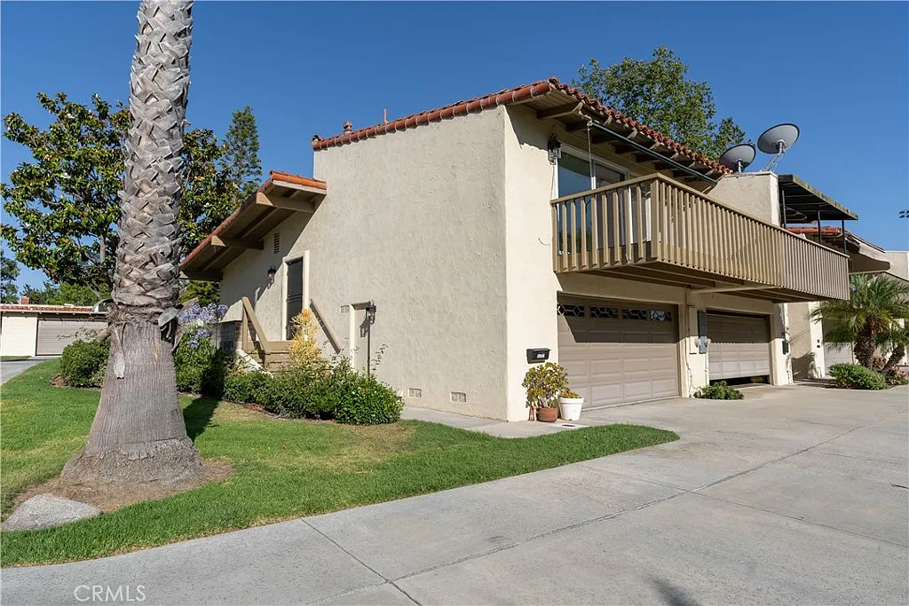 2 bed, 882 sqft, $4,500 — Photo 2