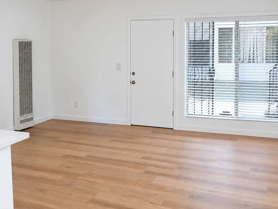 610 E Hyde Park Blvd #6
