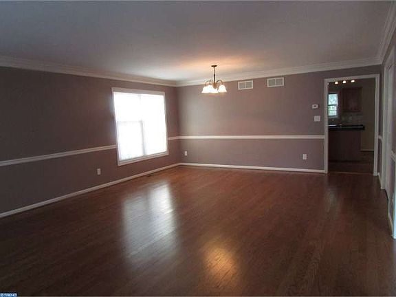 3rd image of 104 Shrewsbury Dr