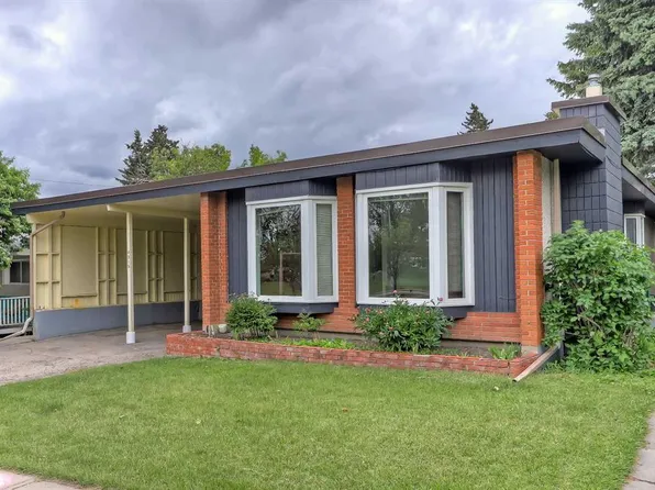 4315 E Charleswood Dr NW, Calgary, AB T2L 2E3
