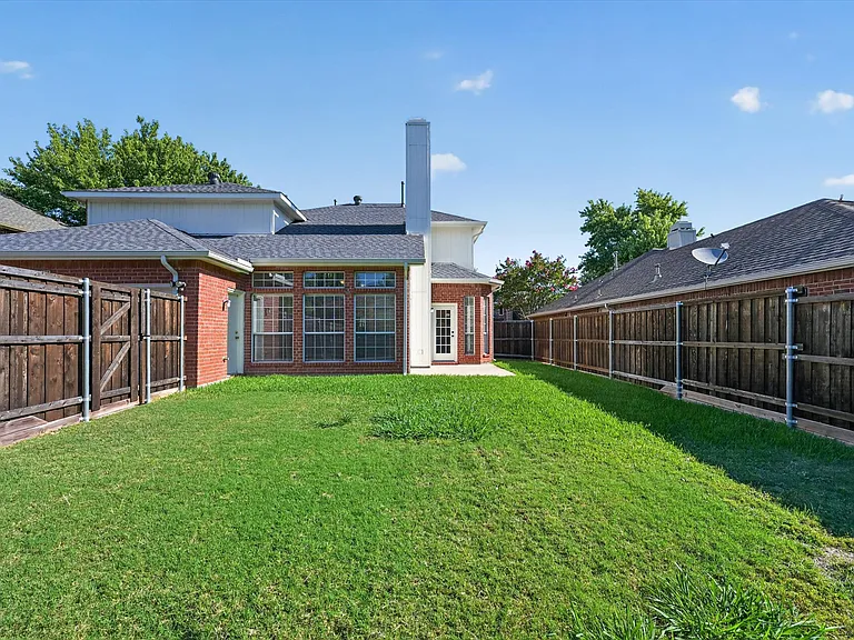 11613 Alexandria Dr — Photo 24