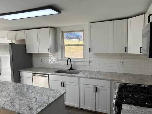 722 Trenton St, Harriman, TN 37748