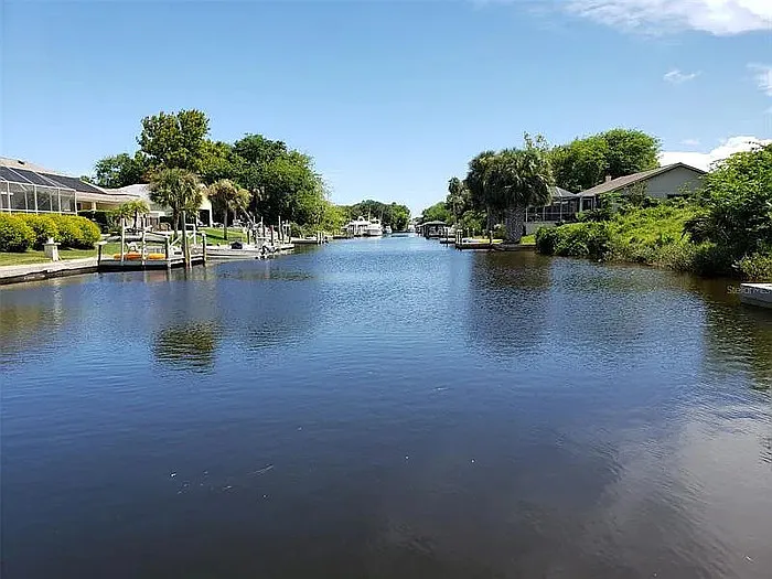 3 bed, 2.0 bath, 1604 sqft, $2,500 — Photo 3