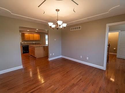 5th image of 1085 Jacks Way
