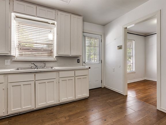 4th image of 2140 Montalba Ave