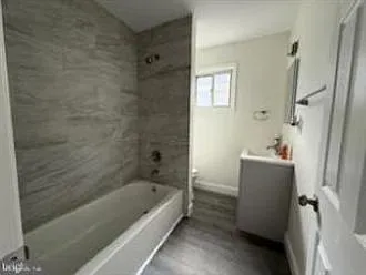 115 Rose Ave — Photo 3