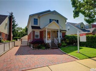 1009 N 2nd St, New Hyde Park, NY 11040
