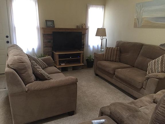 Living room - View 2