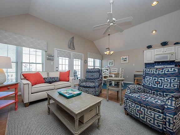 4th image of 3123 West Ave #2