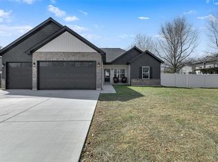 19022 Pinckney Manor Ct, Warrenton, MO 63383