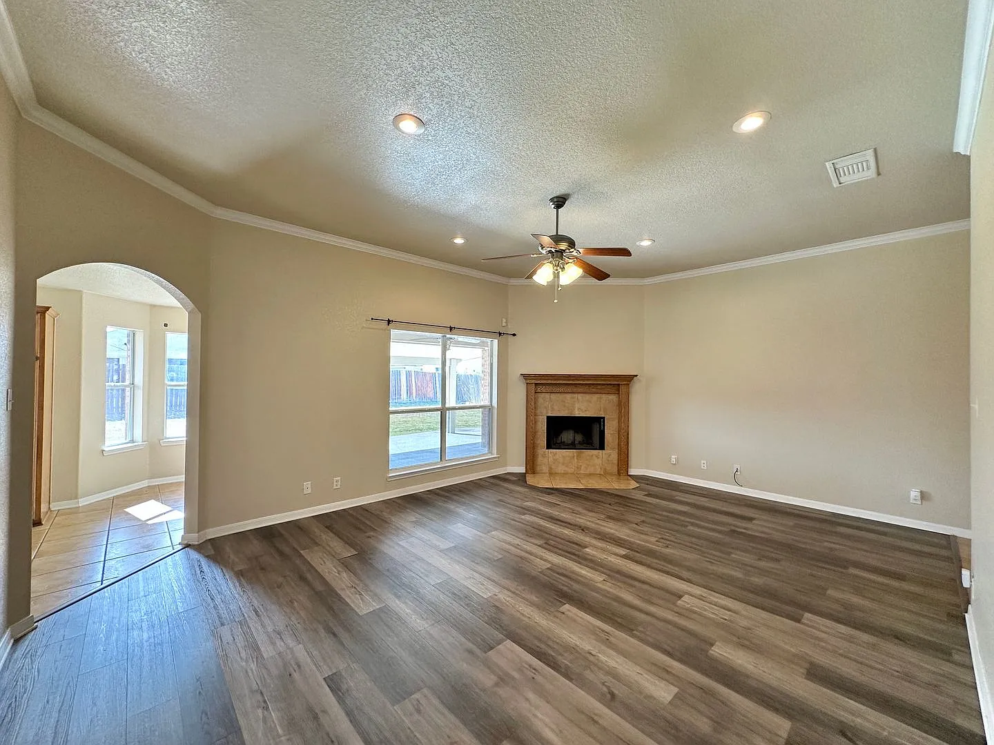 2601 Lavender Ln — Photo 3