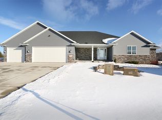 1100 W Starview Ct, Appleton, WI 54913