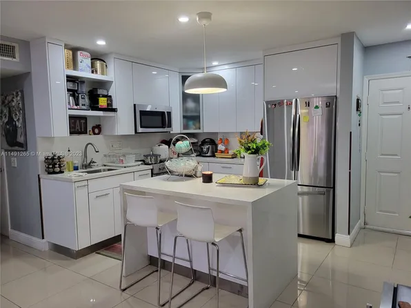 440 E 23rd St APT 1302, Hialeah, FL 33013