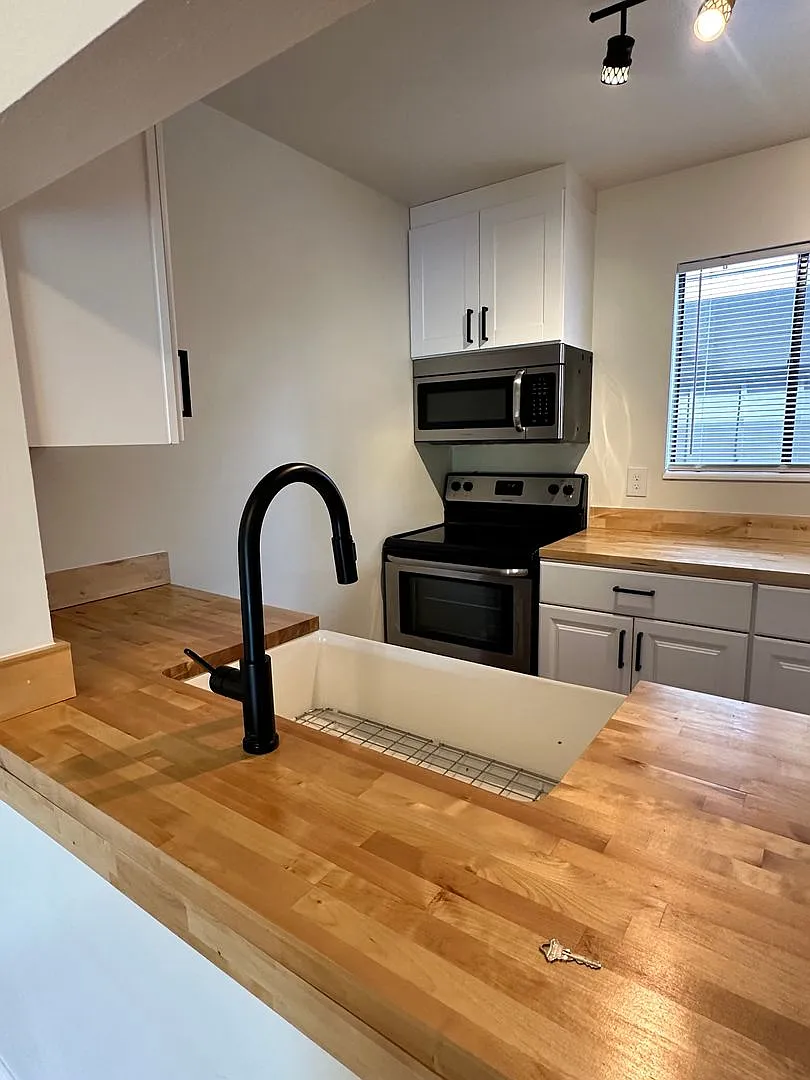Fully Updated Townhouse in Mid-Town Ft Collins — Photo 3