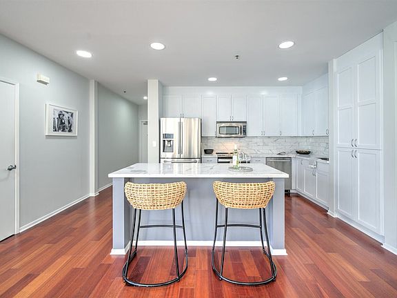 5th image of 821 Folsom St APT 409